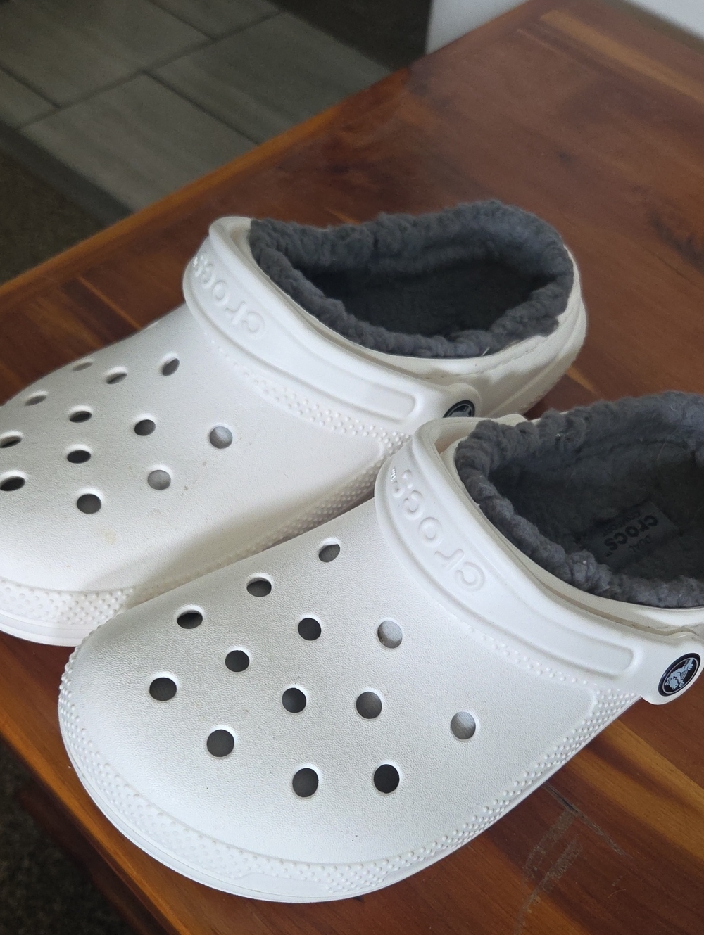 CROCS White Fuzzy-Lined Classic Clog